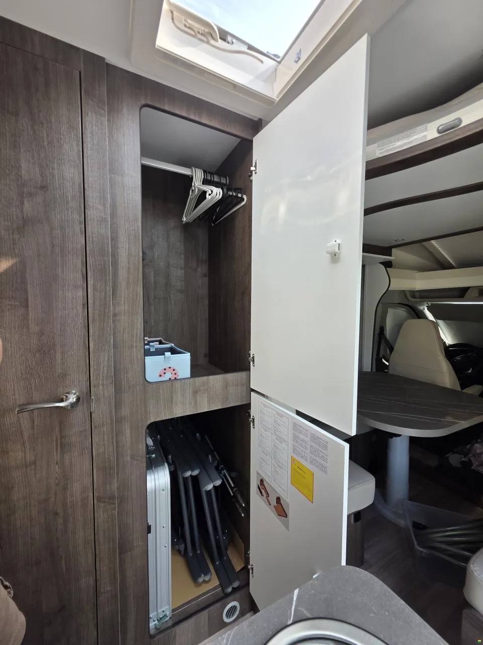 Van 3